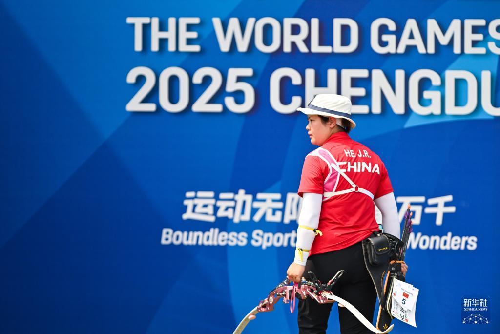 中国选手何, 新华社记者, 赛后